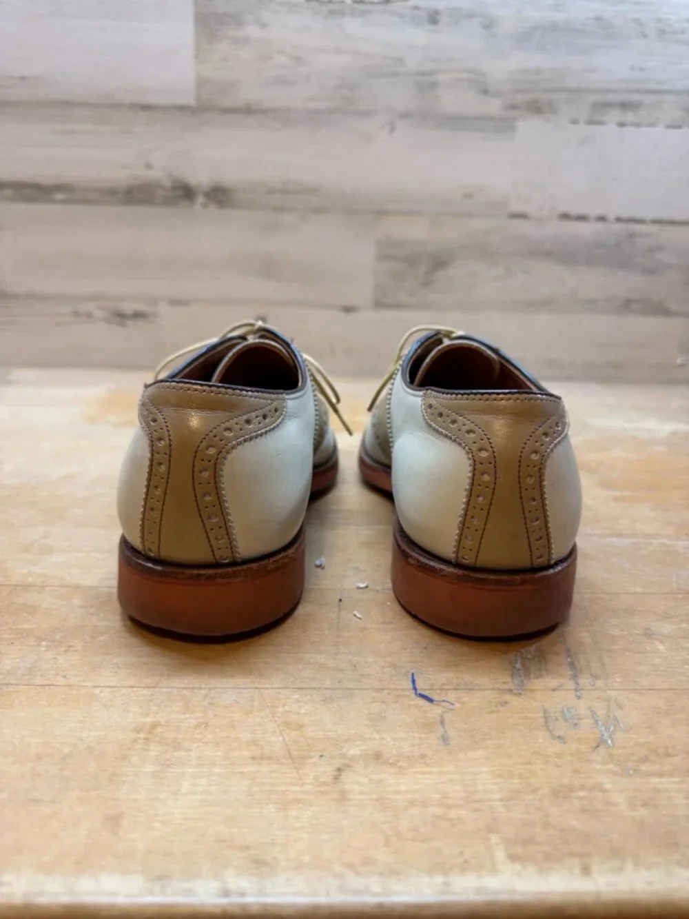 Classics by Foot Joy Saddle Oxford Two Tone Lace Up Shoes Mens Size 8 Ivory Tan